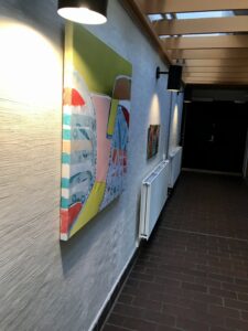 På veggen i Bugården kirke